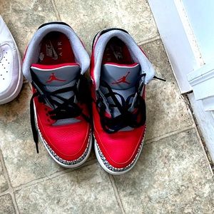 Men Jordan’s six 10 1/2